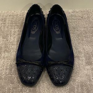 🍀 Navy Tod’s Flats Suede & Patent Leather